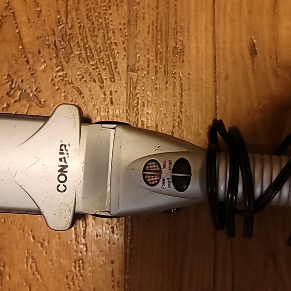 Conair ionic flat iron. - Picture 2 of 5